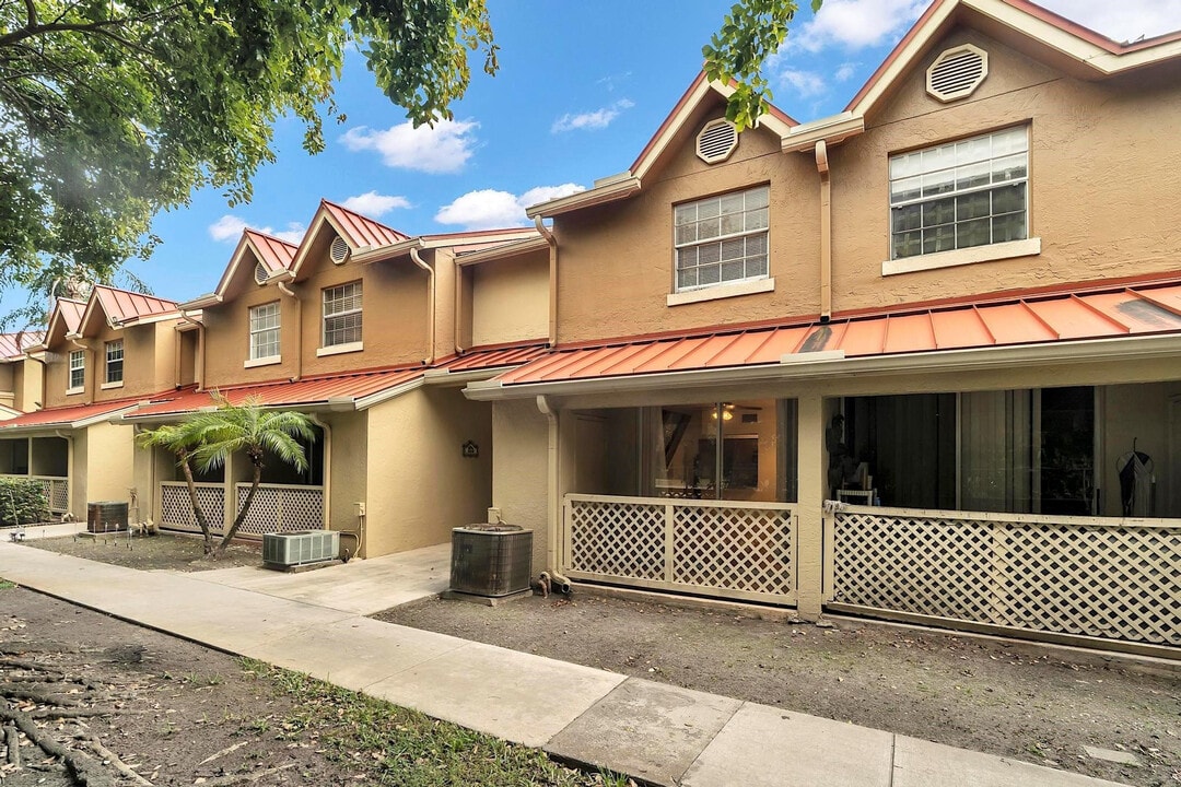 18352 Av in Miami Gardens, FL - Building Photo