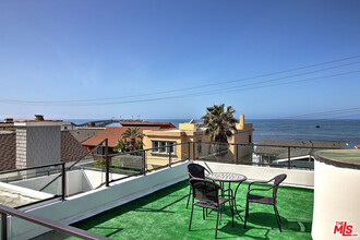 6733 Breakers Way in Ventura, CA - Foto de edificio - Building Photo