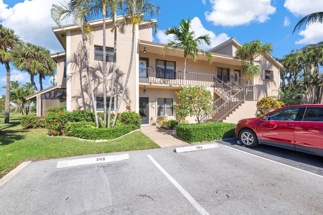 204 Clubhouse Cir in Jupiter, FL - Foto de edificio