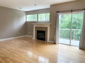 4901 Lake Place S in Renton, WA - Foto de edificio - Building Photo
