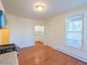 21 Thorndike St, Unit 1 in Somerville, MA - Building Photo - Building Photo