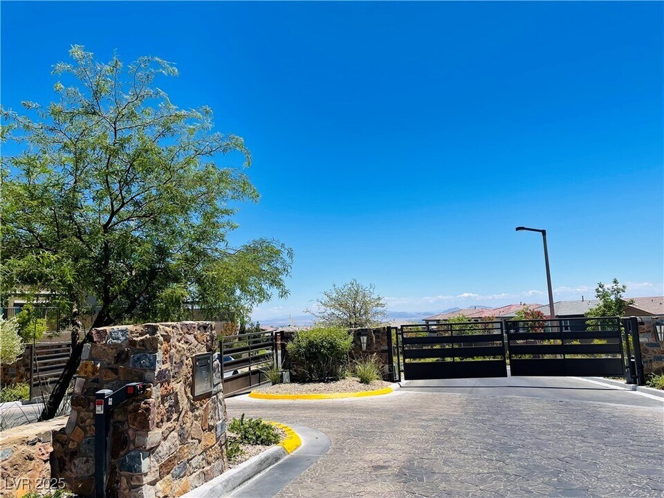 12364 Harbor Isle Ave in Las Vegas, NV - Building Photo