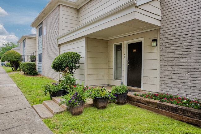 Zara Apartment Homes in Dallas, TX - Foto de edificio - Building Photo