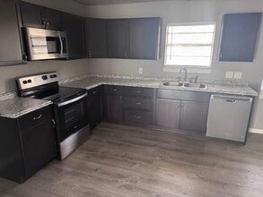 1025 5th St SW in Paris, TX - Building Photo - Building Photo