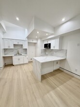5561 El Canon Ave in Woodland Hills, CA - Building Photo - Building Photo
