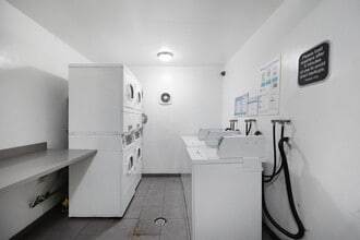 7244 Hillside Ave in Los Angeles, CA - Building Photo - Building Photo