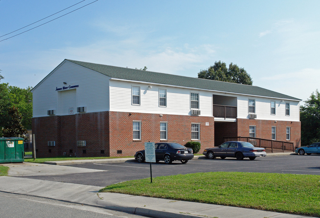 James River Common Apartments in Newport News, VA - Building Photo