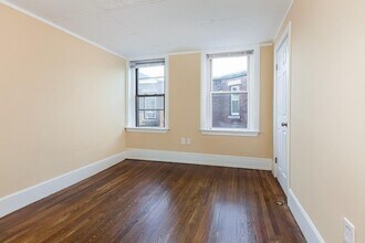 384 Riverway, Unit 2 in Boston, MA - Foto de edificio - Building Photo