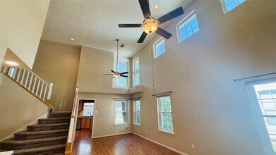 35 Dovewing Pl in The Woodlands, TX - Foto de edificio - Building Photo