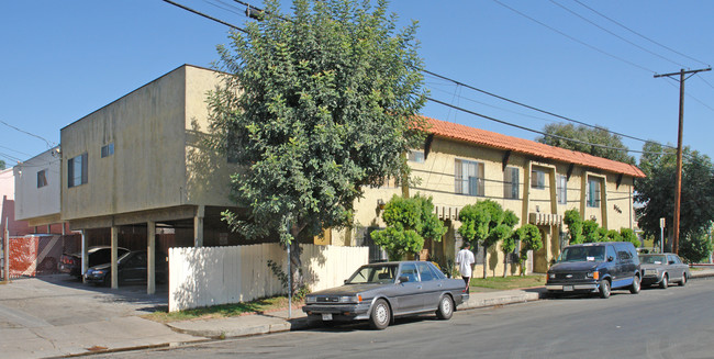 8555 Guthrie Ave in Los Angeles, CA - Foto de edificio - Building Photo