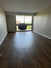 5300 Holmes Run Pky, Unit 1412 in Alexandria, VA - Building Photo - Building Photo