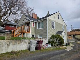 1160 NE Lake St in Pullman, WA - Building Photo