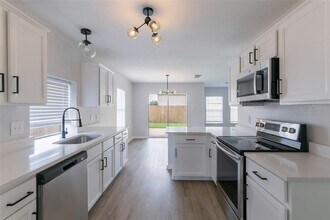 16711 Hollow Ridge Dr in Houston, TX - Foto de edificio - Building Photo