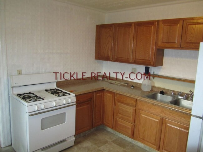 11 Hanna Pl in Rochester, NY - Building Photo - Building Photo