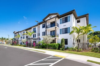 Town Hollywood in Hollywood, FL - Foto de edificio - Building Photo