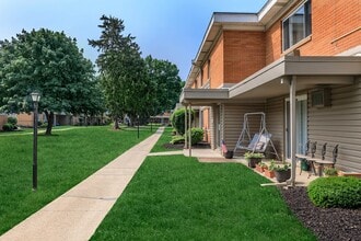 Willo Park Apartments in Willoughby, OH - Foto de edificio - Building Photo