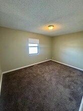 541 S Deveron Dr in Andover, KS - Foto de edificio - Building Photo