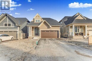 519 Hudson Cres in Midland, ON - Building Photo