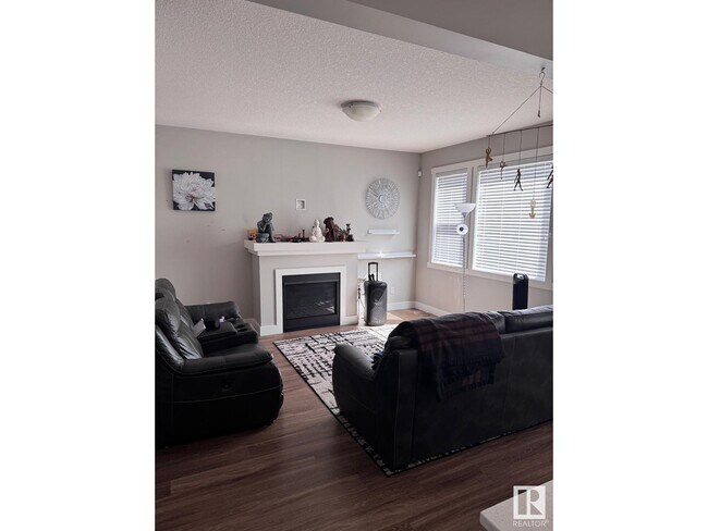 22437-2299A 99A Ave NW in Edmonton, AB - Building Photo - Building Photo