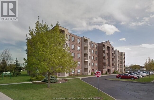 property at 8335 Wyandotte St E