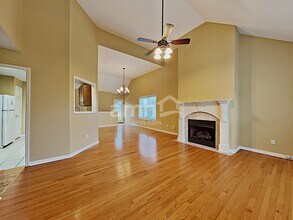 435 Rocky Crest Dr in Gallatin, TN - Foto de edificio - Building Photo