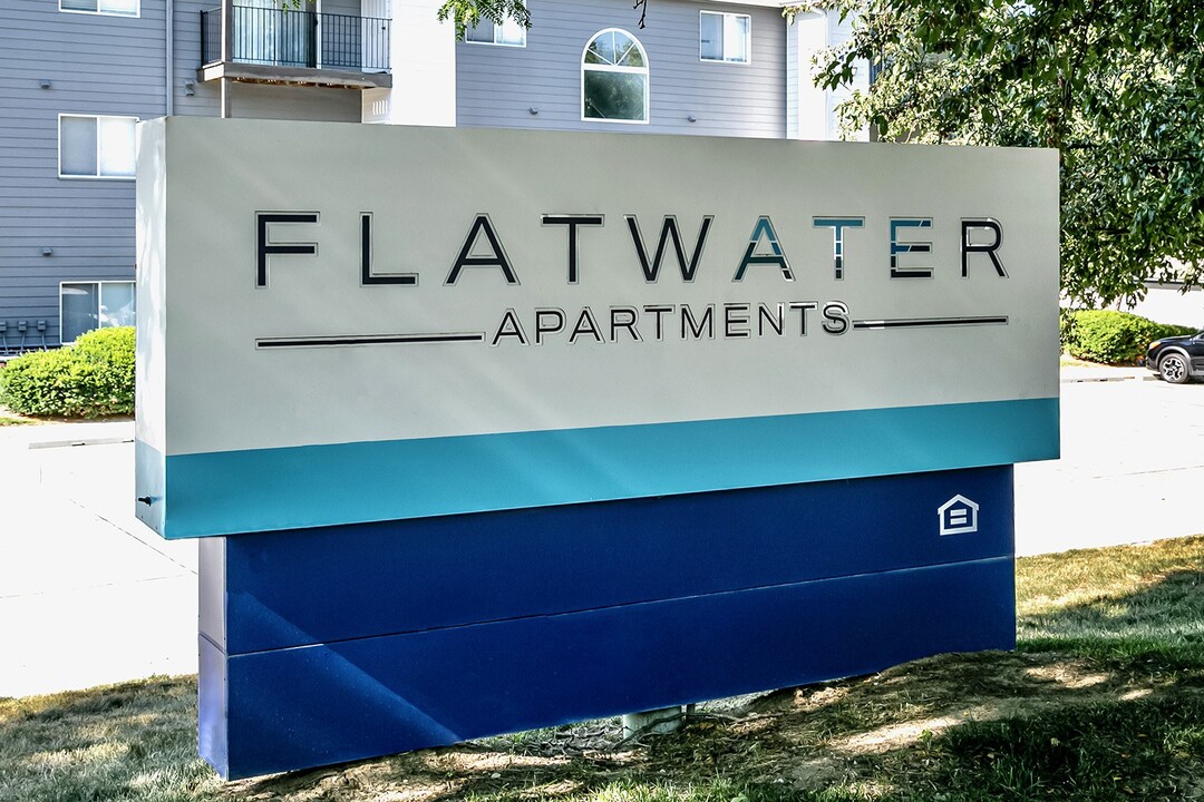 Flatwater in La Vista, NE - Building Photo