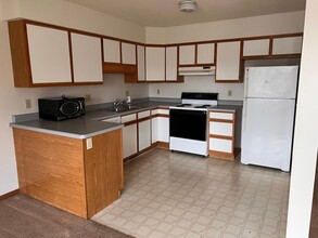 741 Orchard St-Unit -741 in Iowa City, IA - Building Photo - Building Photo