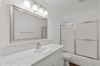 Westlake Villas in Westlake Village, CA - Foto de edificio - Building Photo