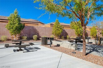 965 Nevada State Dr in Henderson, NV - Building Photo - Building Photo