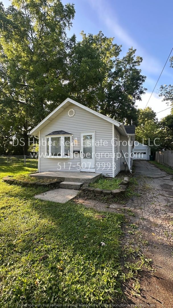 property at 224 E Willard Ave