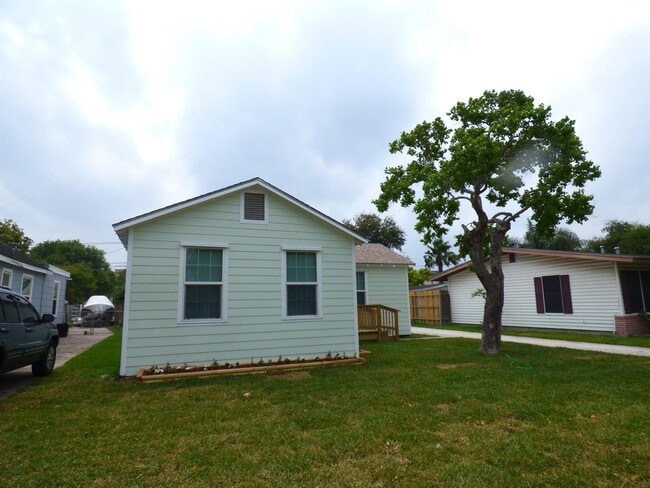 3529 Topeka St in Corpus Christi, TX - Building Photo - Building Photo
