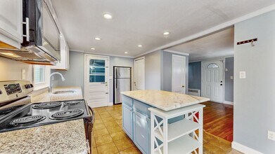 72 Woodycrest Dr in East Hartford, CT - Building Photo - Building Photo