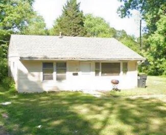 property at 6 Louise Ln