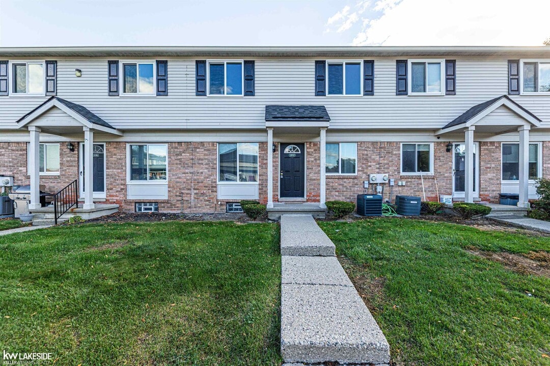 2012 Orchard Crest St in Shelby Township, MI - Building Photo