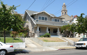 2959 Francis Ave in Los Angeles, CA - Building Photo - Building Photo