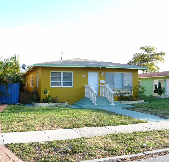 1945-1953 Dewey St in Hollywood, FL - Building Photo - Building Photo