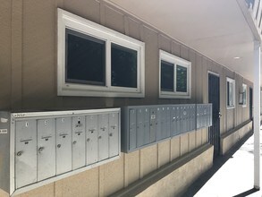 City View Terrace in Sacramento, CA - Foto de edificio - Building Photo