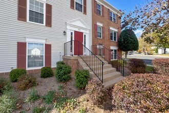 120 Prosperity Ave SE, Unit E in Leesburg, VA - Building Photo - Building Photo