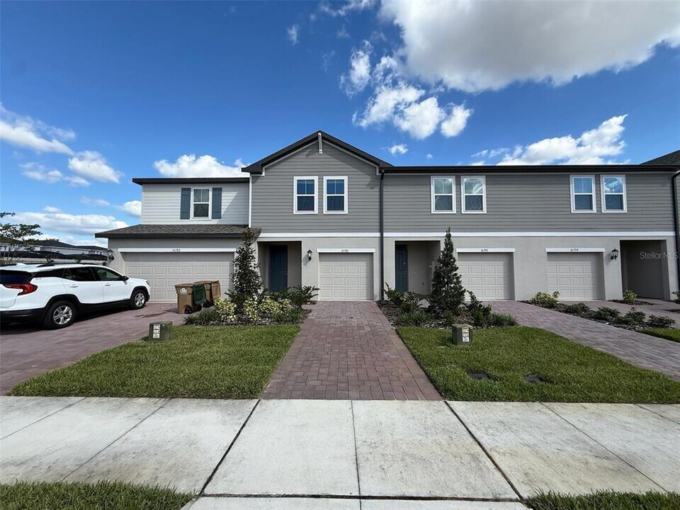 16386 Bird of Paradise Ave in Clermont, FL - Building Photo