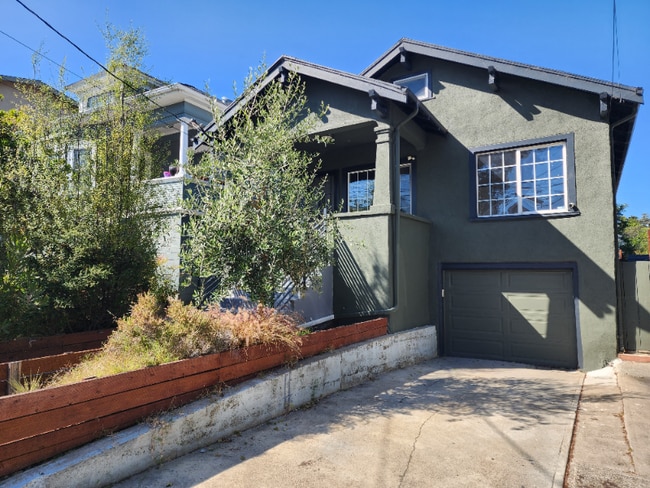 1920 E 24th St in Oakland, CA - Building Photo - Building Photo