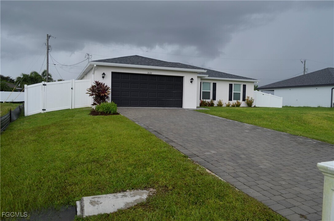 2622 NW 1st Ave in Cape Coral, FL - Building Photo