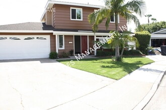 8762 Garfield Ave in Huntington Beach, CA - Building Photo - Building Photo