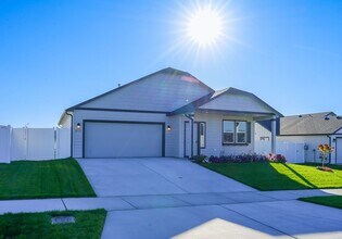 12931 N Farley Wy in Rathdrum, ID - Building Photo - Building Photo