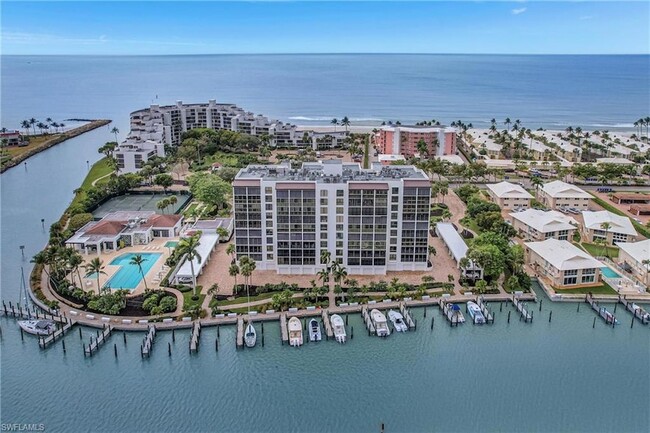 property at 2400 Gulf Shore Blvd N