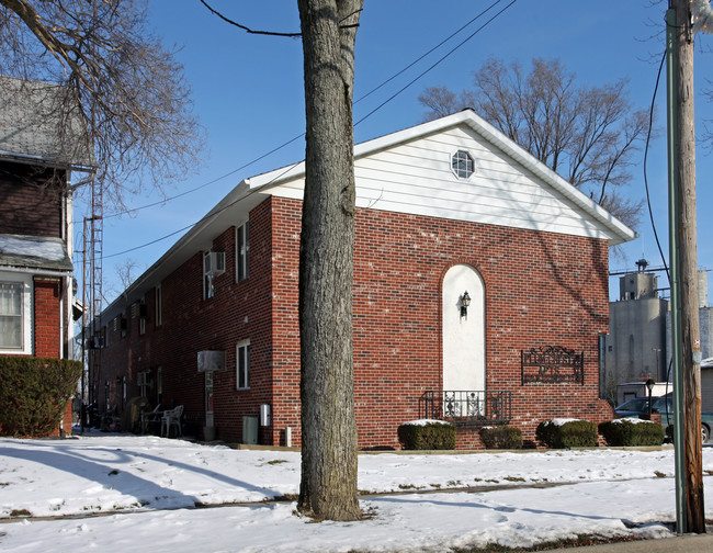 405 W Sycamore St in Columbus Grove, OH - Foto de edificio - Building Photo