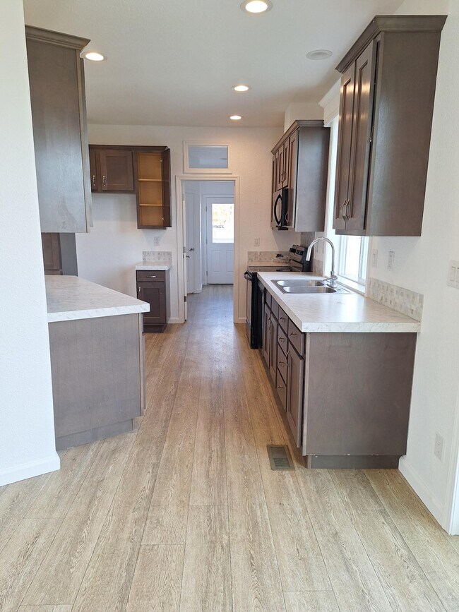 21226 Hwy 175 in Middletown, CA - Building Photo - Building Photo