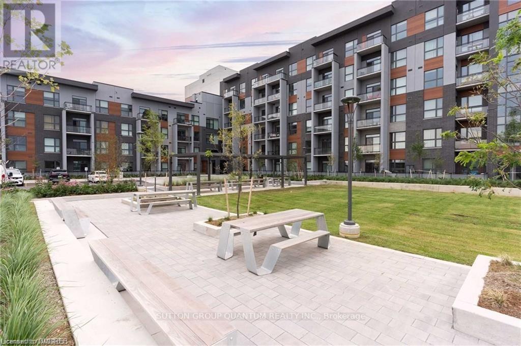 95-395 Dundas St W in Oakville, ON - Building Photo