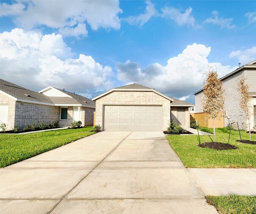 3044 Dawn Sound Dr in Katy, TX - Building Photo