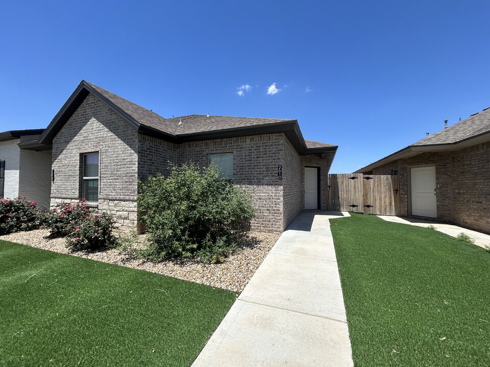 2610 135th St in Lubbock, TX - Building Photo