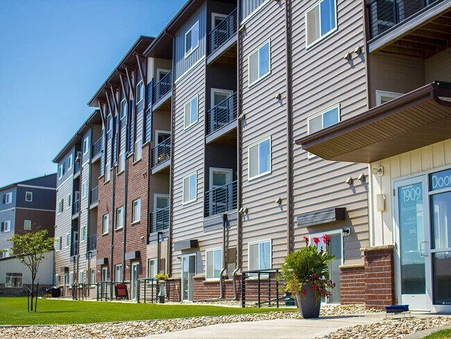 The Commons and Landing at Southgate in Minot, ND - Foto de edificio - Building Photo
